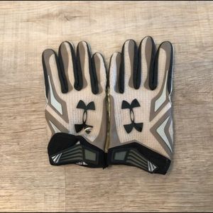 NFL Team Issued “Salute to Service” Gloves